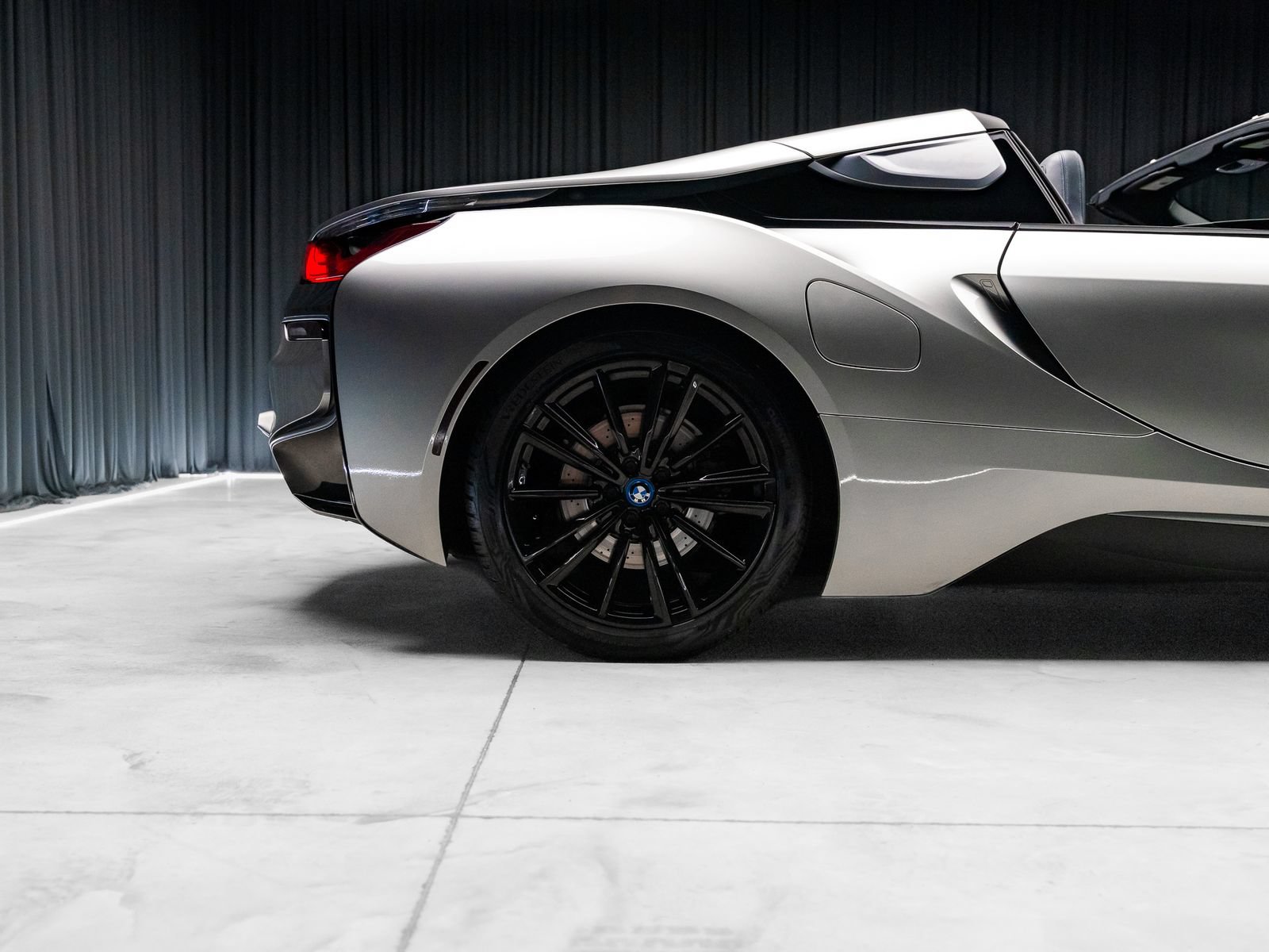Used 2019 BMW i8 Roadster AWD/4WD image 28