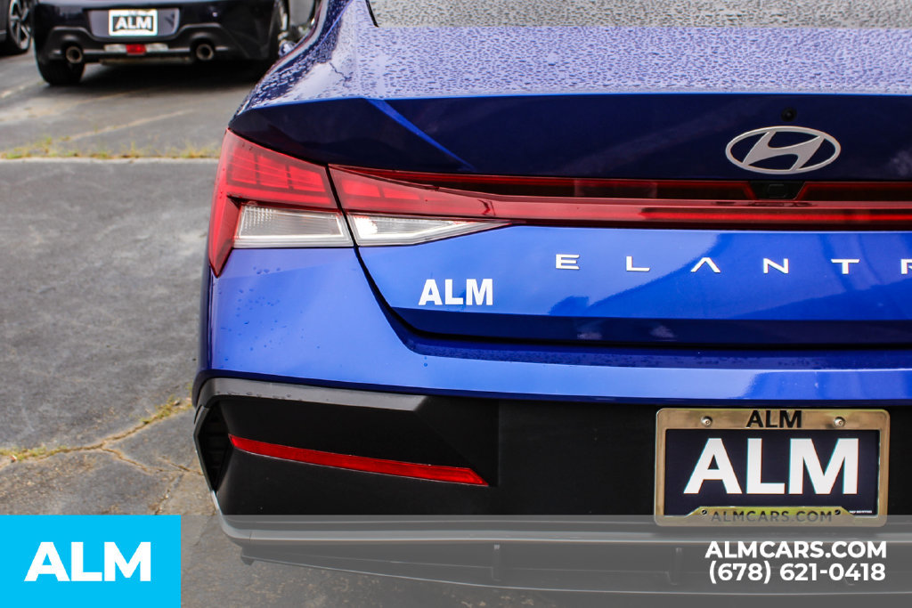 Used 2025 Hyundai Elantra SEL FWD image 11