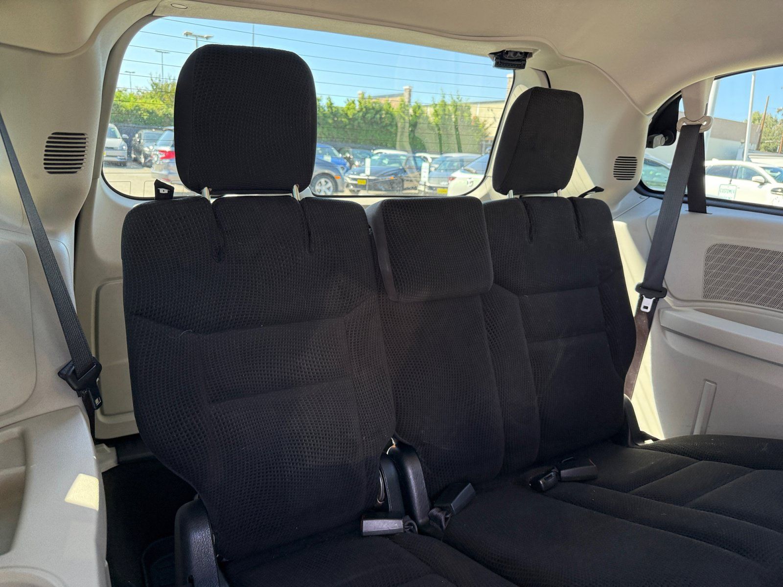 Used 2019 Dodge Grand Caravan SE w/ UConnect Hands-Free Group FWD image 21