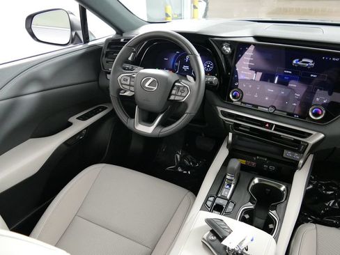 Used 2025 Lexus RX 350h w/ Accessory Package AWD/4WD image 23