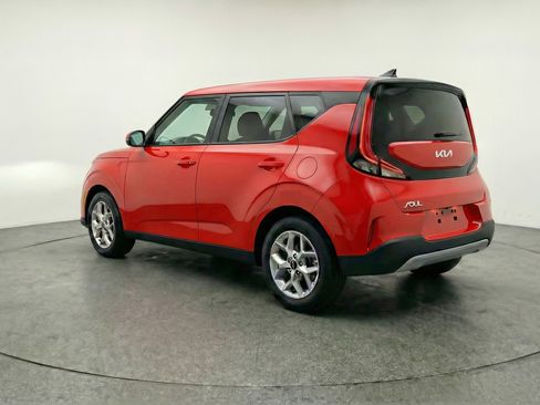 Used 2025 Kia Soul LX w/ LX Technology Package FWD image 6
