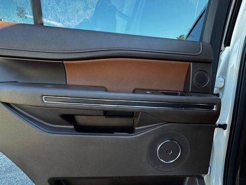 Used 2024 Ford Expedition King Ranch image 12