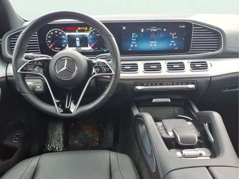 Used 2025 Mercedes-Benz GLS 450 4MATIC image 19