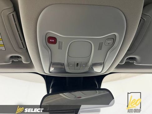 Used 2023 Jeep Renegade Latitude AWD/4WD image 23