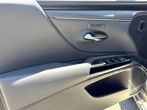 Used 2022 Lexus ES 300h w/ Premium Package FWD image 17