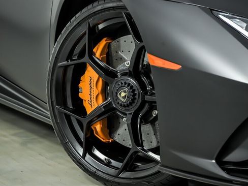 Used 2020 Lamborghini Huracan EVO AWD/4WD image 3