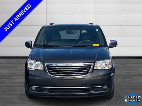 Used 2016 Chrysler Town & Country Touring-L FWD image 8