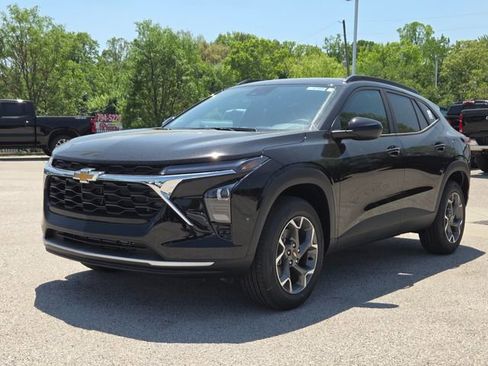 New 2026 Chevrolet Trax LT w/ Driver Confidence Package FWD image 5