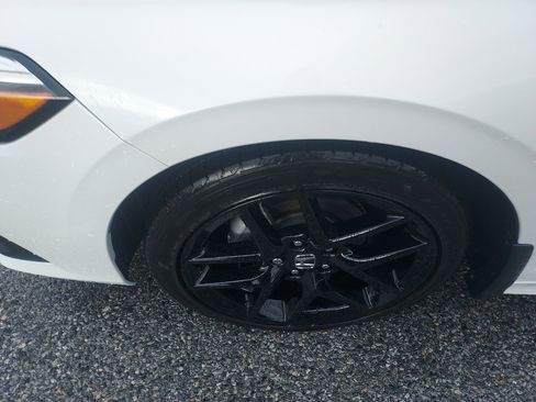 Used 2024 Honda Civic Sport image 9