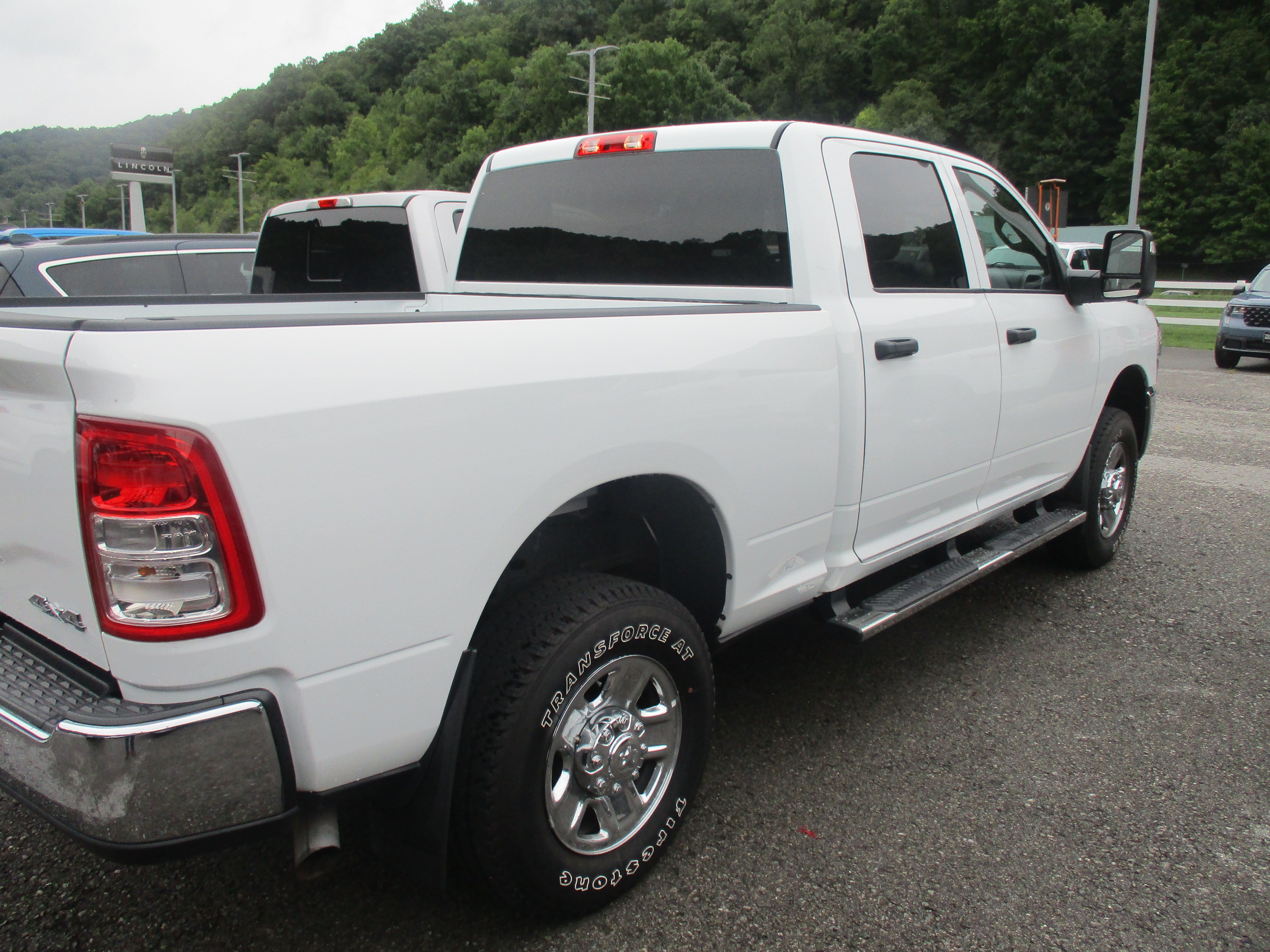 Used 2024 RAM 2500 Tradesman w/ Chrome Appearance Group AWD/4WD image 4