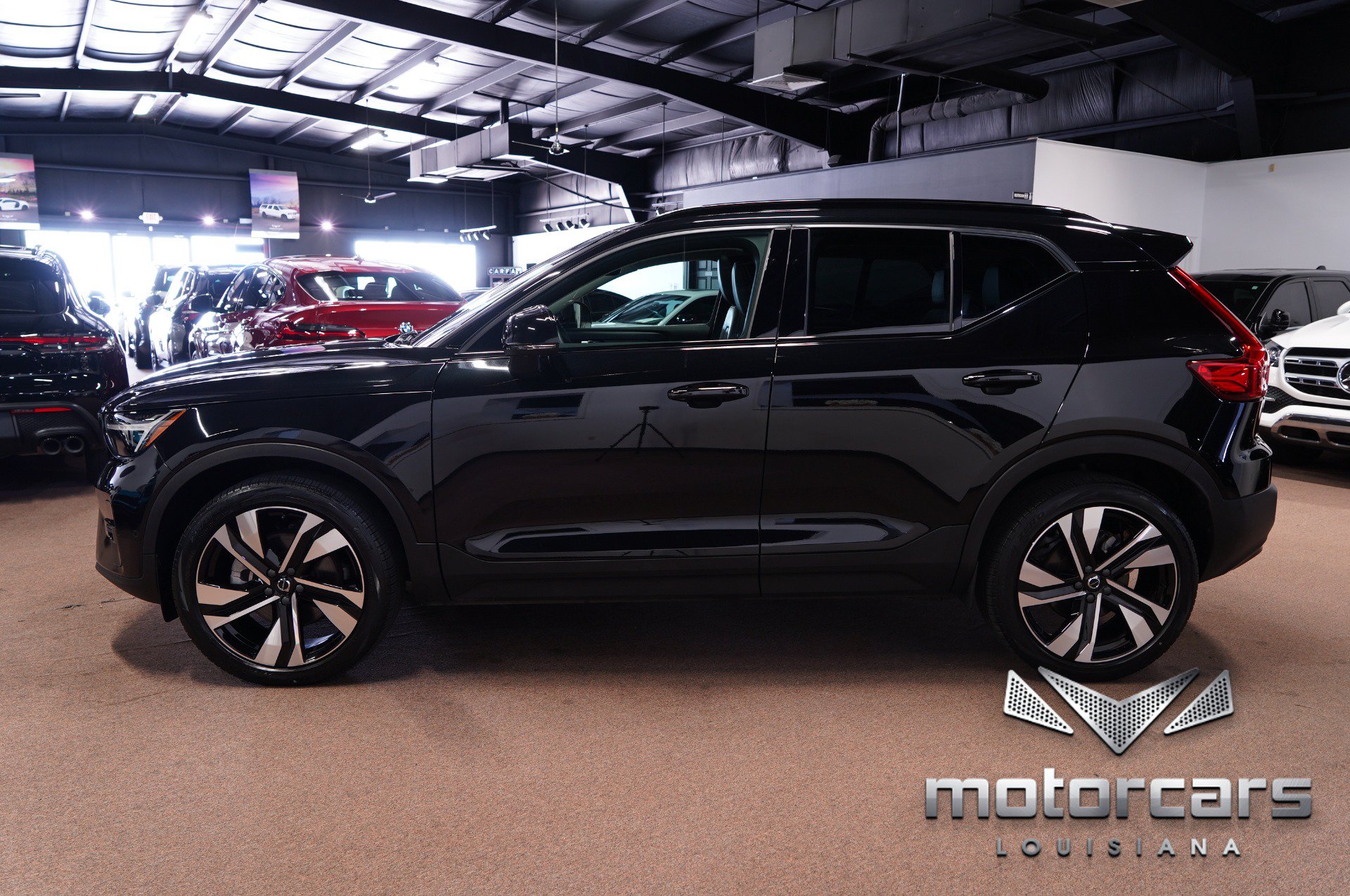 Used 2024 Volvo XC40 B5 Plus w/ Protection Package Premier AWD/4WD image 4