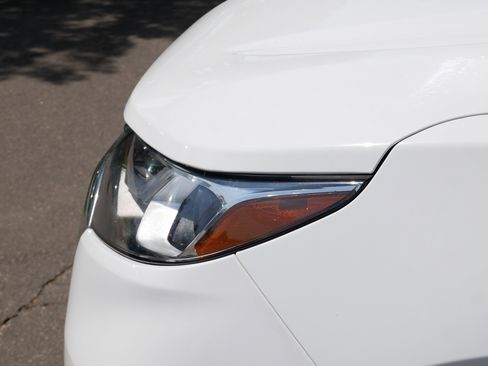 Used 2019 Chevrolet Equinox LT AWD/4WD image 16