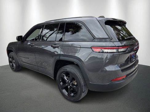 Used 2023 Jeep Grand Cherokee Altitude RWD image 5