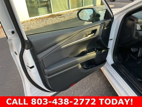 Used 2025 Toyota Camry SE w/ Convenience Package image 5