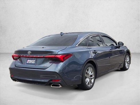Used 2022 Toyota Avalon XLE image 5