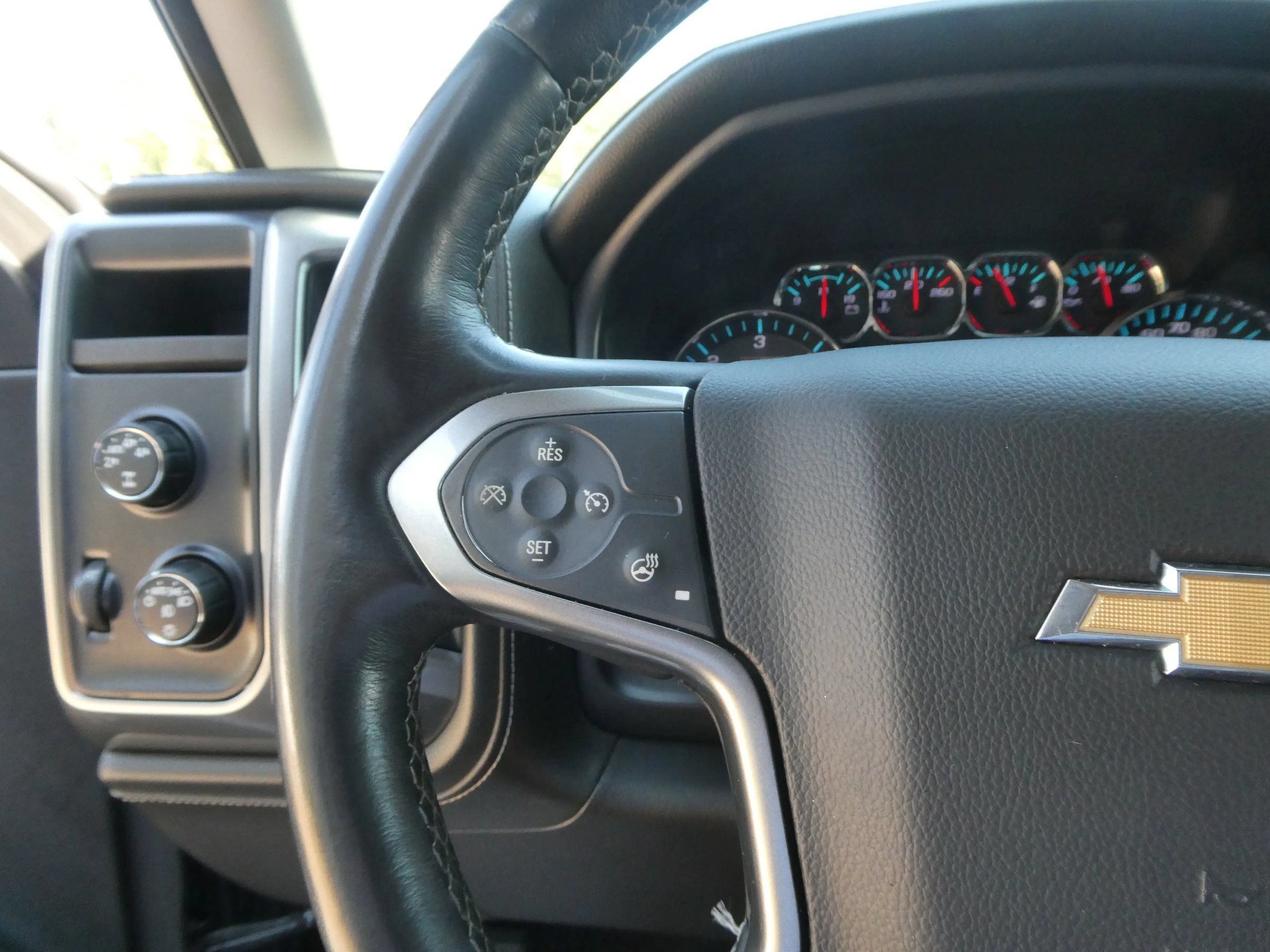 Used 2016 Chevrolet Silverado 1500 LTZ Z71 w/ LTZ Plus Package AWD/4WD image 17