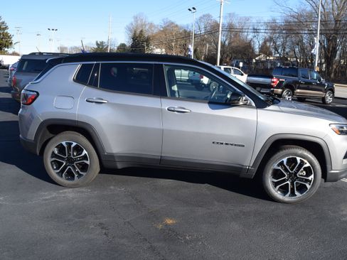 Used 2022 Jeep Compass Limited w/ Sun and Sound Group image 3