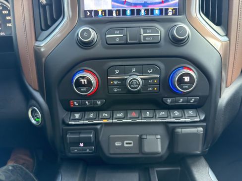 Used 2022 Chevrolet Silverado 3500 High Country w/ Z71 Off-Road Package AWD/4WD image 34