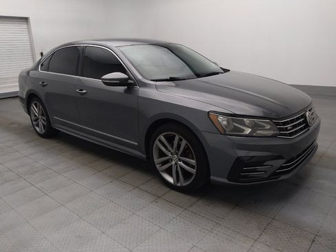 Used 2017 Volkswagen Passat 1.8T R-Line FWD image 11