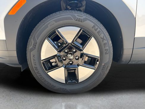 Certified 2026 Hyundai Santa Fe SE FWD image 32