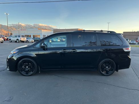 Certified 2020 Toyota Sienna SE image 2