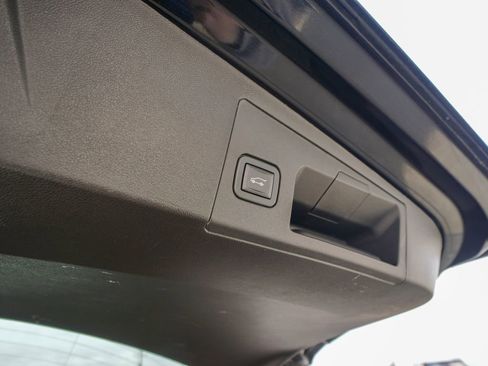 Used 2020 Cadillac XT5 Premium Luxury w/ LPO, Floor Liner Package image 10