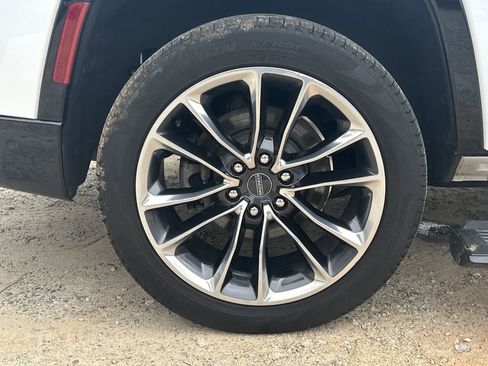 Used 2024 Jeep Wagoneer Series III w/ Premium Group I image 18