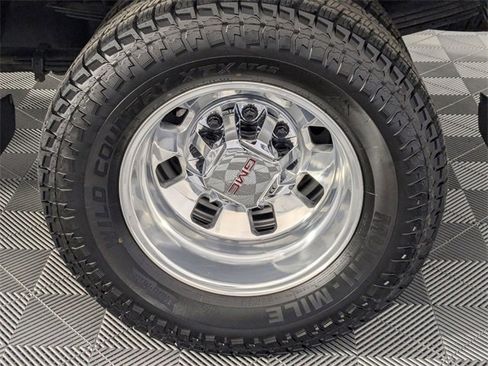 Used 2024 GMC Sierra 3500 SLT w/ SLT Premium Package image 8