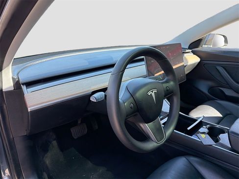 Used 2020 Tesla Model 3 Standard Range Plus image 9