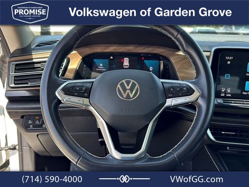 Used 2024 Volkswagen Atlas SE w/ Panoramic Sunroof Package FWD image 20