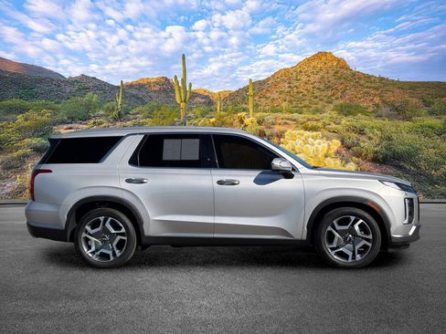 Used 2025 Hyundai Palisade SEL FWD image 3