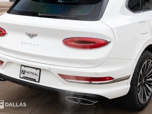Used 2025 Bentley Bentayga image 15