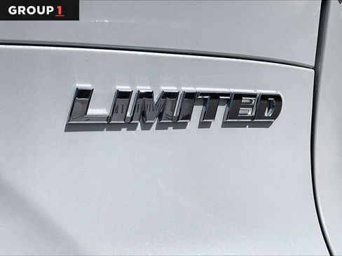 Used 2023 Toyota Venza Limited image 10