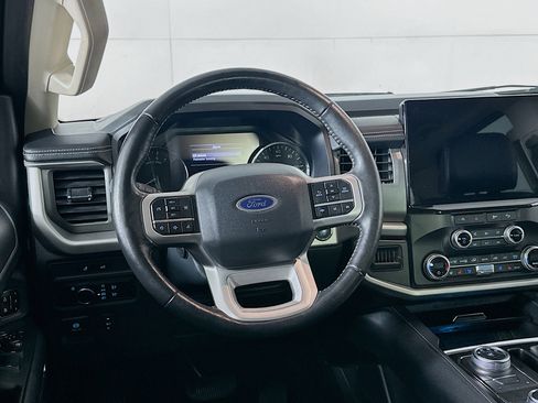 Used 2024 Ford Expedition XLT image 18