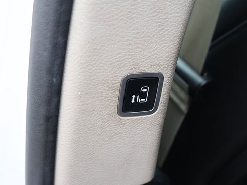 Used 2017 Chrysler Pacifica Touring-L Plus w/ Tire & Wheel Group image 31