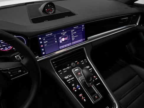 Used 2023 Porsche Panamera 4 image 32