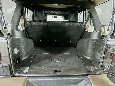 Used 2017 Jeep Wrangler Unlimited Sahara image 26