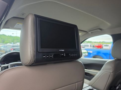 Used 2018 Ford Expedition XLT w/ Equipment Group 202A AWD/4WD image 16