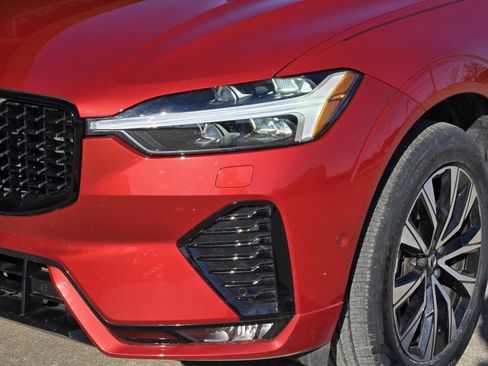 Used 2023 Volvo XC60 B5 Plus w/ Climate Package image 13