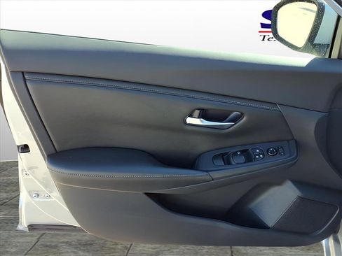 Used 2023 Nissan Sentra SV image 11