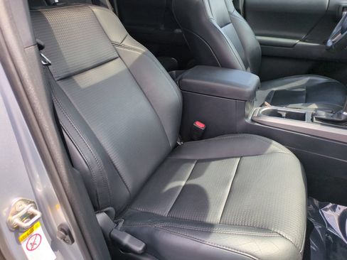 Used 2019 Toyota Tacoma Limited AWD/4WD image 32