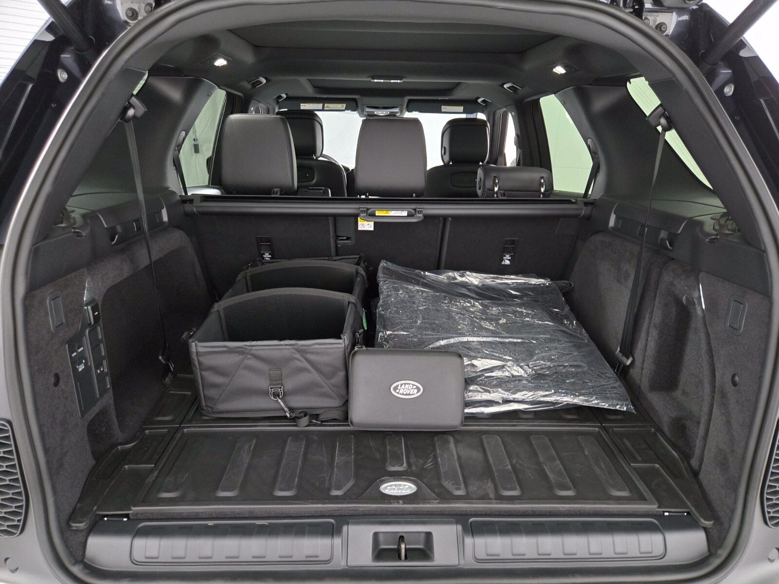 New 2026 Land Rover Discovery S AWD/4WD image 15