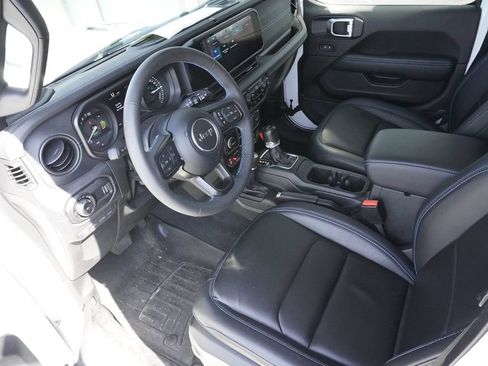 Used 2024 Jeep Wrangler Unlimited Rubicon 4xe AWD/4WD image 18