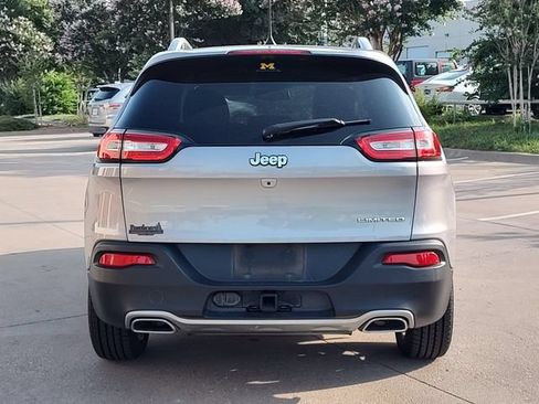 Used 2016 Jeep Cherokee Limited w/ Luxury Group FWD image 4