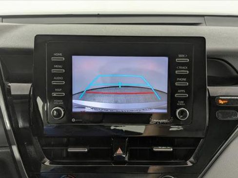 Used 2021 Toyota Camry SE image 30