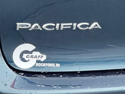 Used 2024 Chrysler Pacifica Touring-L FWD image 48