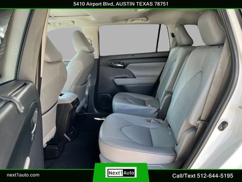 Used 2020 Toyota Highlander XLE FWD image 30