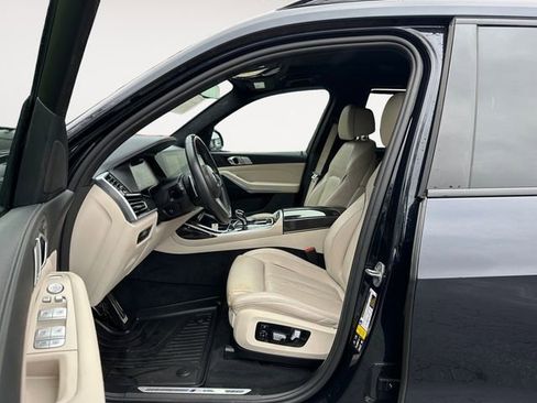 Used 2022 BMW X7 xDrive40i w/ M Sport Package image 9