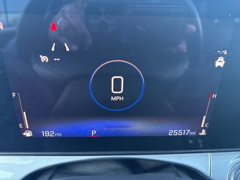 Used 2024 Chevrolet Trax LT w/ LT Convenience Package image 21