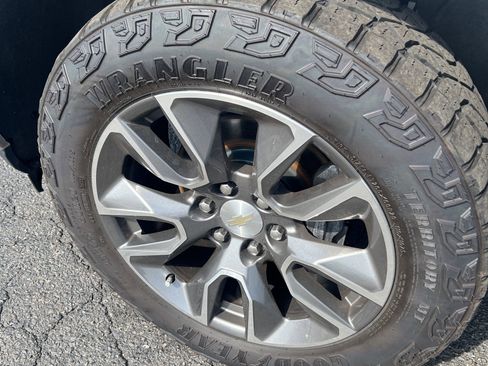 Used 2022 Chevrolet Silverado 1500 LT AWD/4WD image 10